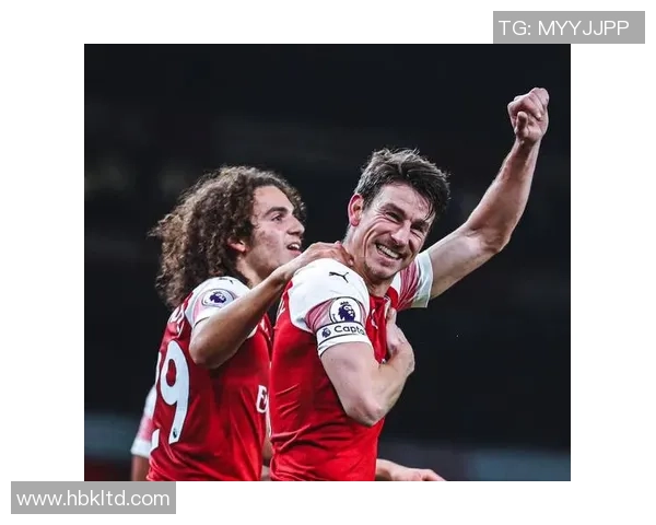 当足球球星的魅力超越赛场成为吸引美女的终极魔力 当足球球星的魅力超越赛场成为吸引美女的终极魔力