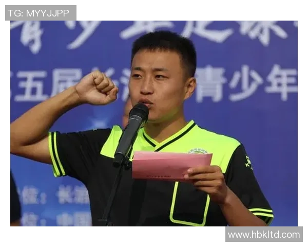 球场闪耀之星 足球短袖球员风采大揭秘 球场闪耀之星 足球短袖球员风采大揭秘