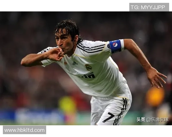 足球球衣传奇与球星风采融合的璀璨时刻揭示全球足坛潮流变迁